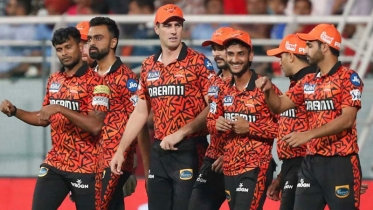 টস জিতে ফিল্ডিংয়ে হায়দরাবাদ