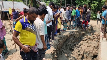 ঝিনাইদহে নির্মাণাধীন বাড়ির মাটি চাপায় মালিকের মৃত্যু
