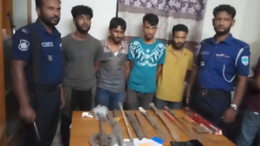 যৌথ অভিযানে ৪ মাদক ব্যবসায়ী আটক, মাদক ও অস্ত্র উদ্ধার 