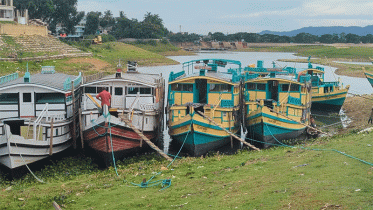 বৈরী আবহাওয়ায় কাপ্তাই হ্রদে নৌ চলাচলে নিষেধাজ্ঞা
