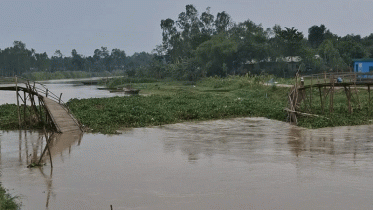 পাহাড়ি ঢলে ভাঙল সেতু, ভোগান্তিতে ১১ গ্রামের মানুষ 