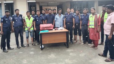 মাদক ব্যবসায়ীদের থানায় নিতে পুলিশের ৮ রাউন্ড ফাঁকা গুলি