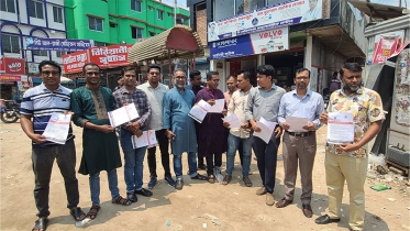 লক্ষ্মীপুরে মফস্বল সাংবাদিক ফোরামের লিফলেট বিতরণ