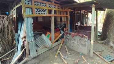 পূর্ব শক্রতার জেরে বসতঘরে হামলা ভাঙচুর, আহত ৪ 