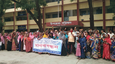 ইউপি সচিব ও সদস্যদের বিরুদ্ধে টাকা নেওয়ার অভিযোগ