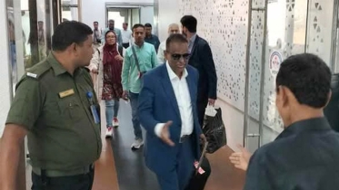 ১৫ বছর দেশে হানিফ পরিবহনের মালিক