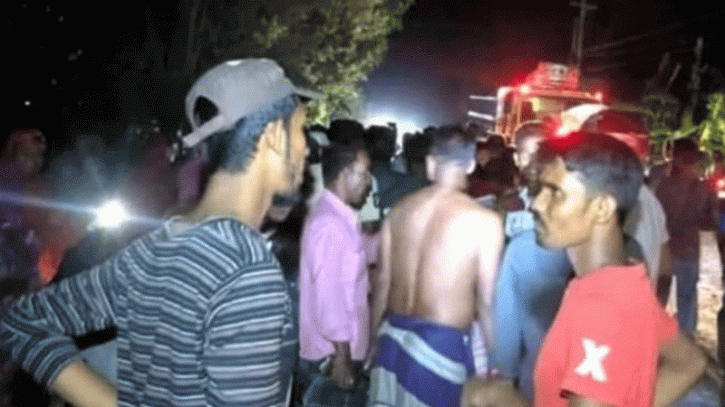ট্রাকচাপায় মোটরসাইকেলের ৩ আরোহী নিহত 