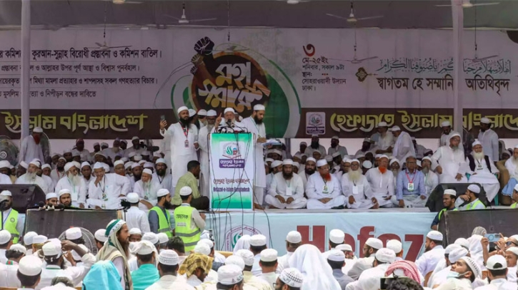 ‘বেশ্যা’ বলায় হেফাজতকে ৬ নারীর লিগ্যাল নোটিশ