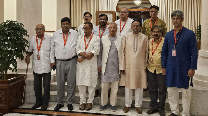 ‘দায়িত্বে থাকুন, মাঝপথে ছাড়বেন না’—প্রধান উপদেষ্টাকে বললেন নেতারা