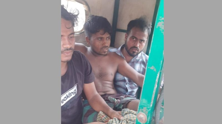 বাঁশ কাটতে গিয়ে মাইন বিস্ফোরণ