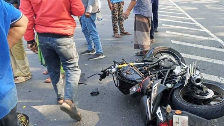 বাসচাপায় এসএসসি পরীক্ষার্থীসহ একই পরিবারের তিনজন নিহত 