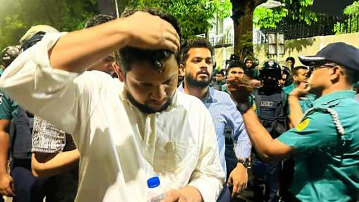 রাজনীতিতে ‘ছোঁড়াছুড়ি’ বন্ধ হবে কবে?