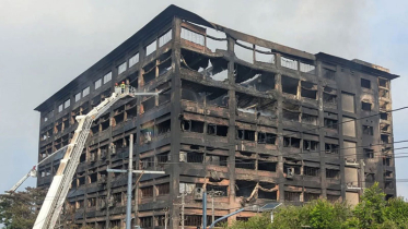 প্রায় ১৭ ঘণ্টা পর নিয়ন্ত্রণে সিইপিজেডের ভয়াবহ আগুন, ধসে পড়েছে ছাদ