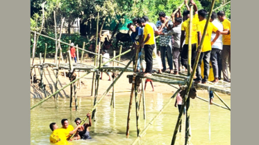 নেত্রকোণায় বাঁশের সাঁকো পেয়ে খুশি সাত গ্রামের মানুষ