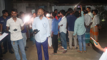ফরিদপুরে এক পাগল কুপিয়া হত্যা করলো তিনজনকে