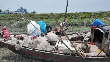 নিষেধাজ্ঞার জালে বন্দি জেলে জীবন, মিলছে না খাদ্যসহায়তা