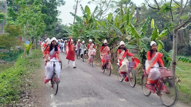 সাইকেল শোভাযাত্রায় গ্রামবাসীকে নববর্ষের শুভেচ্ছা স্কুলছাত্রীদের