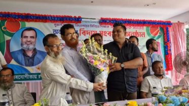 তিন দশক শিক্ষাদানের পর শিক্ষকের অশ্রুসিক্ত বিদায়