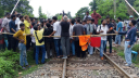 শিক্ষার্থীদের রেল অবরোধে সারাদেশের সঙ্গে যোগাযোগ বন্ধ