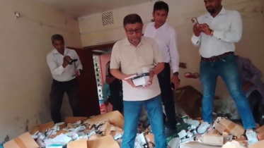 হাসপাতালের বাথরুমে সরকারি ওষুধ দেখে ক্ষুব্ধ স্বাস্থ্যমন্ত্রী