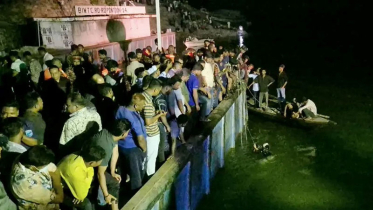 দুই নারীর মরদেহ উদ্ধার, সাঁতরে বাঁচলেন ১১, নিখোঁজ বহু