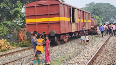 কোটচাঁদপুরে ট্রেনের বগি লাইনচ্যুত, এক ঘণ্টার চেষ্টায় উদ্ধার