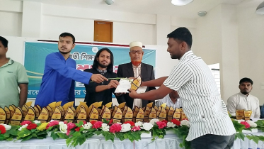 নড়াইলে ১৩০ কৃতী শিক্ষার্থীকে সংবর্ধনা দিল ঊষার আলো সূর্য সংঘ
