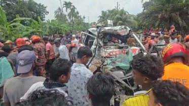 ফরিদপুরে বাস-অ্যাম্বুলেন্স সংঘর্ষে রোগীসহ নিহত ৫