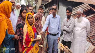 ঝড়ে গাছচাপায় নিহতের পরিবারকে আর্থিক সহায়তা প্রদান