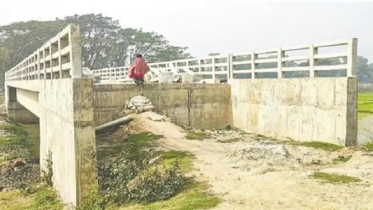 ২ কোটি ৫৬ লাখ টাকার সেতু পড়ে আছে সংযোগ সড়ক ছাড়াই