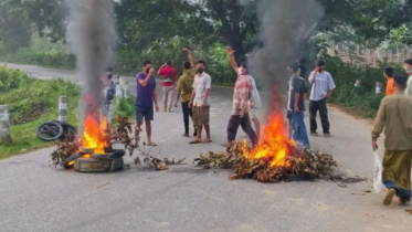 টায়ার জ্বালিয়ে খাগড়াছড়ি-রাঙ্গামাটি অবরোধ