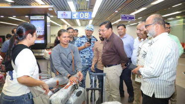 শাহজালাল বিমানবন্দরে আকস্মিক পরিদর্শনে মন্ত্রী