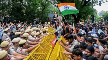 ‘পতনের দ্বারপ্রান্তে মোদি সরকার’