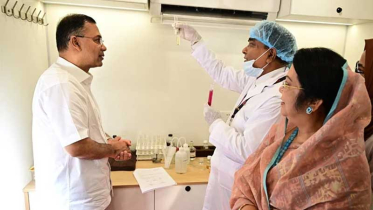 নিরাপদ খাদ্য পরীক্ষার মোবাইল ল্যাব পরিদর্শন করলেন প্রধানমন্ত্রী