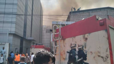 টঙ্গীতে ড্রাগ ইন্টারন্যাশনালের কারখানার আগুন নিয়ন্ত্রণে