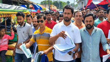 দ্রব্যমূল্য নিয়ে জনসচেতনতায় স্বেচ্ছাসেবক দলের লিফলেট বিতরণ