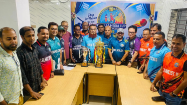 কুমিল্লায় মিডিয়া ক্রিকেট টুর্নামেন্টের জার্সি-ট্রফি উন্মোচন