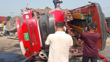 ব্রাহ্মণবাড়িয়ায় বাস-কাভার্ড ভ্যানের সংঘর্ষ; নিহত ২, আহত ১২