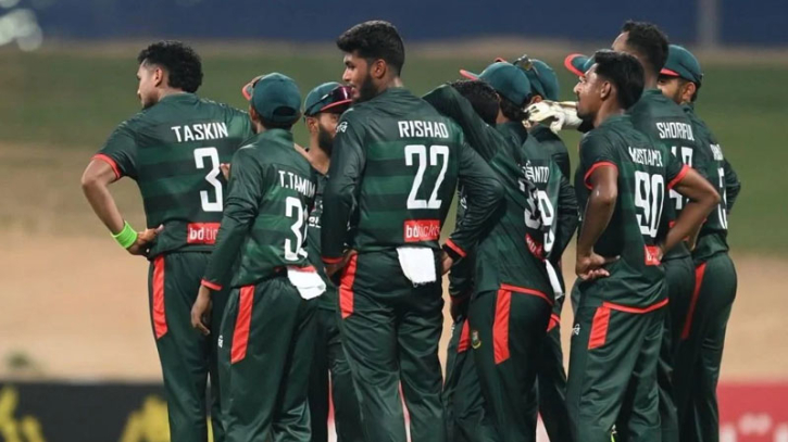জিম্বাবুয়ের কাছে হেরে ফাইনালের কঠিন সমীকরণে বাংলাদেশ