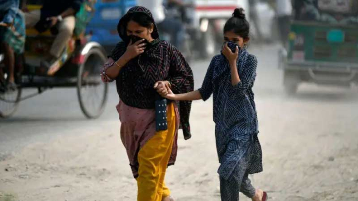 শীত আসার আগেই ঢাকার বাতাসে বাড়ছে দূষণ