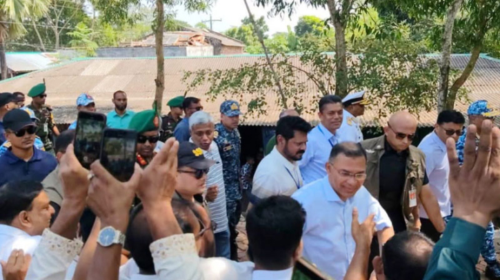 প্রধানমন্ত্রীকে ঘিরে উৎসবমুখর পরিবেশ, নৌপথে গেলেন মোংলায়