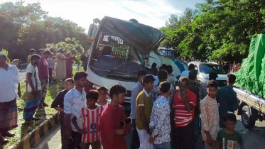 শিবচরে এক্সপ্রেসওয়েতে বাসে বাসের ধাক্কা, নিহত ৩
