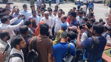 যশোরে নিয়োগপত্রের দাবিতে ১০৬ শিক্ষকের অবস্থান