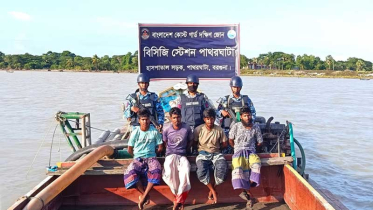 বলেশ্বর নদীতে অবৈধ বালু উত্তোলন, দুই ড্রেজারসহ আটক ৪