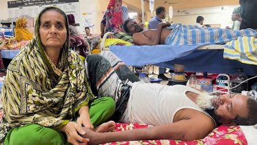 মুগদা হাসপাতালের মেঝেতে গাদাগাদি করে ডেঙ্গু চিকিৎসা